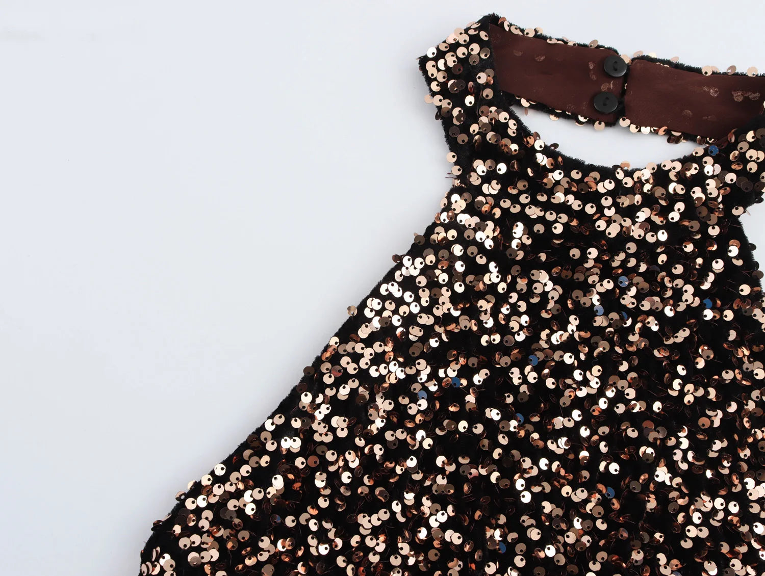 Vestido Curto Brilhante Angelica – Glamour e Elegância