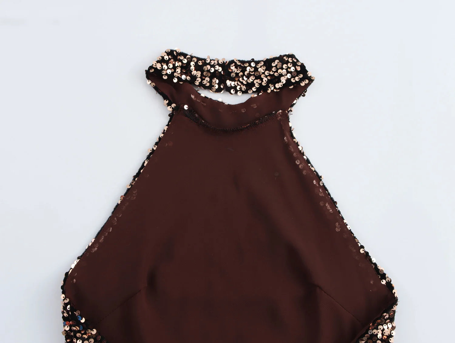 Vestido Curto Brilhante Angelica – Glamour e Elegância